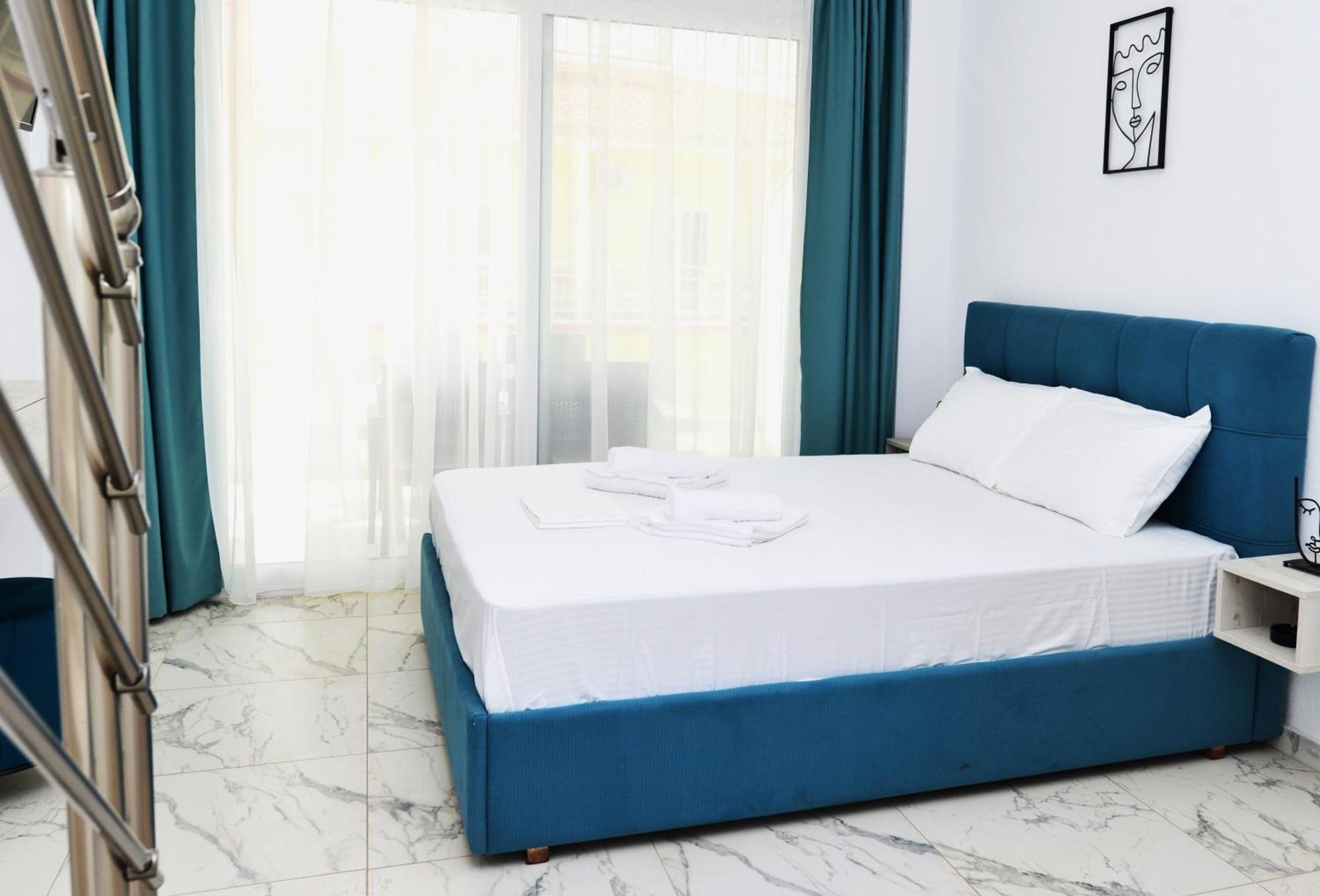 Emerald Apartment *
